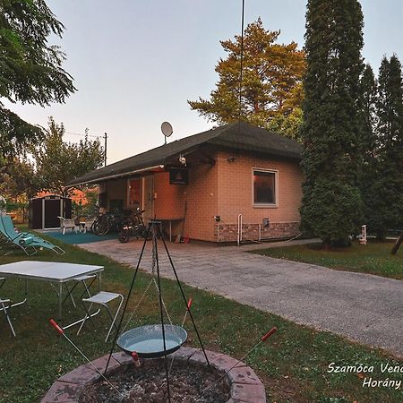 Szamóca Vendégház Horány télen nyáron Szigetmonostor Extérieur photo